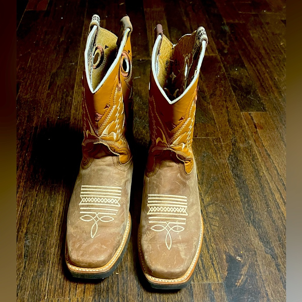 Sierra De Lobos boots! Leather western boots size 5.5 men or 7.5 women